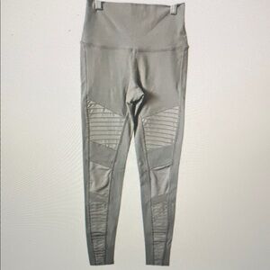 Chic Gray High-Waisted Leggings with Textured Panels